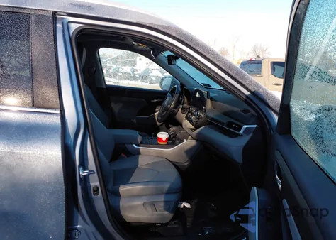 2023 Toyota Highlander Xle z USA, uszkodzony, nr VIN 5TDKDRBH9PS016824